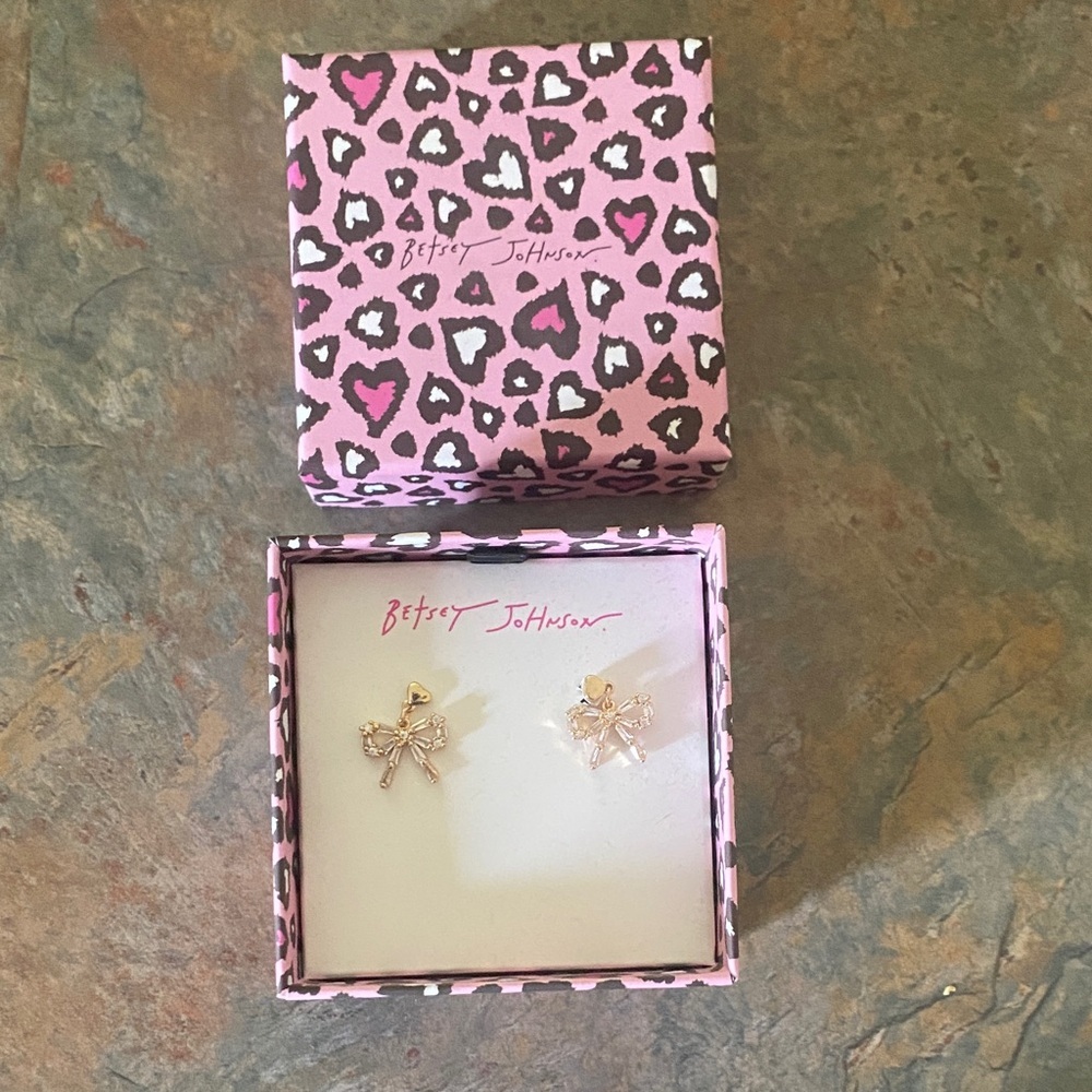 Betsey Johnson Gold Bow Stud Earrings NWT